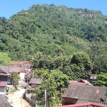 Amphai Guest House Nong Khiaw ภายนอก รูปภาพ