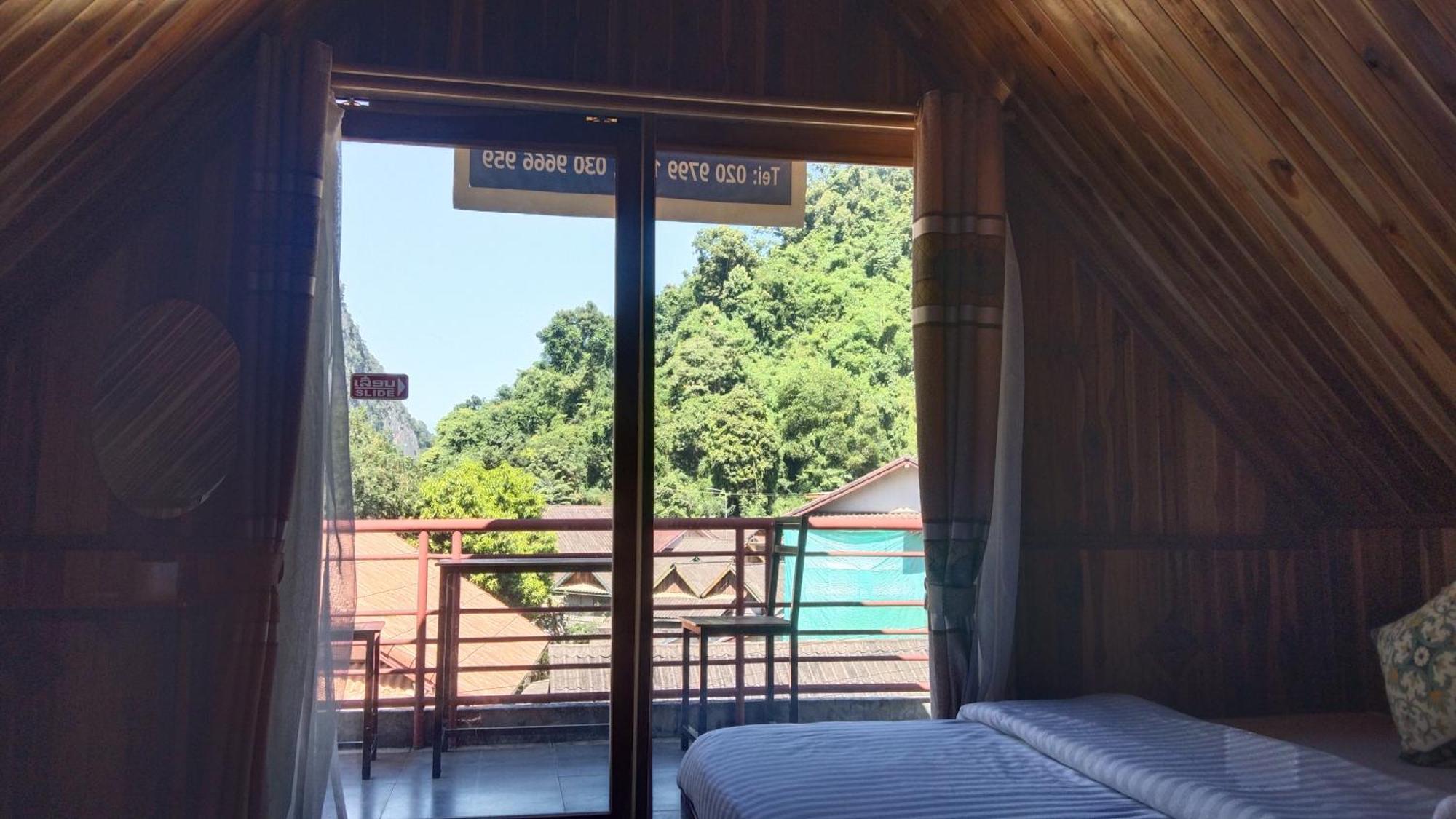 Amphai Guest House Nong Khiaw ภายนอก รูปภาพ