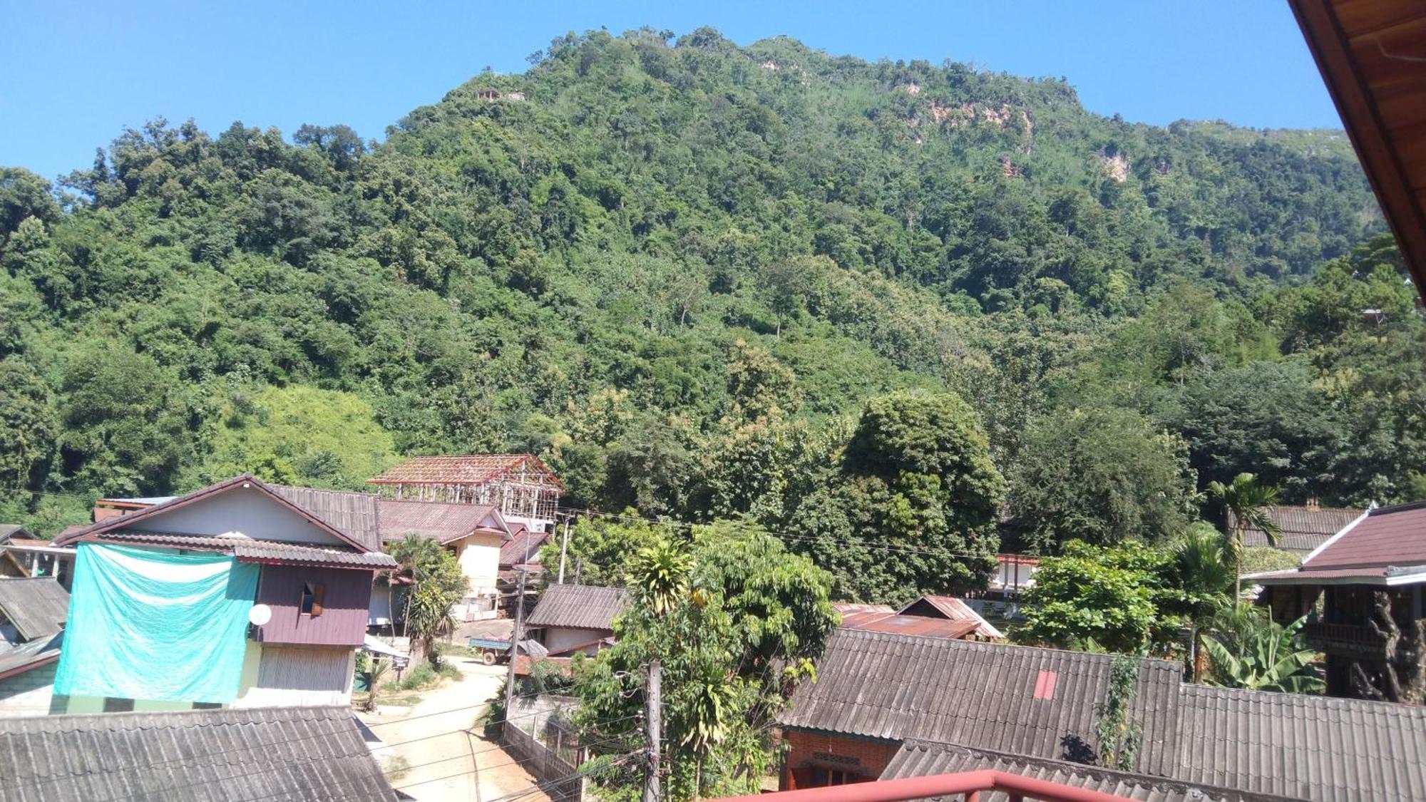 Amphai Guest House Nong Khiaw ภายนอก รูปภาพ
